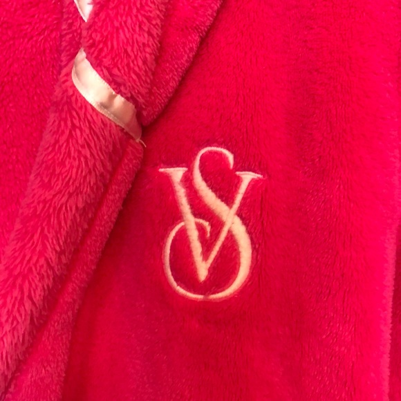 Victoria Secret Robe - Hot Pink - Picture 2 of 5
